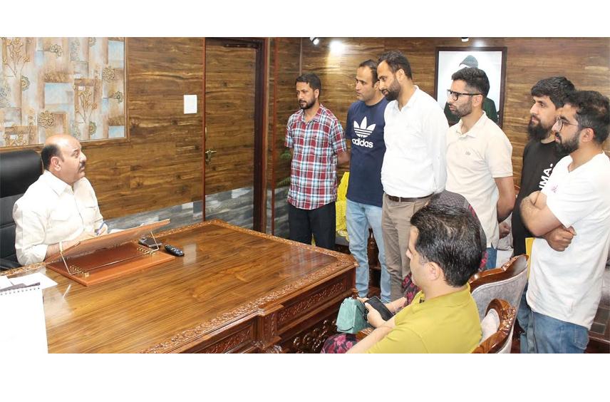 Dy CM meets delegations; emphasises seamless public service delivery across govt offices