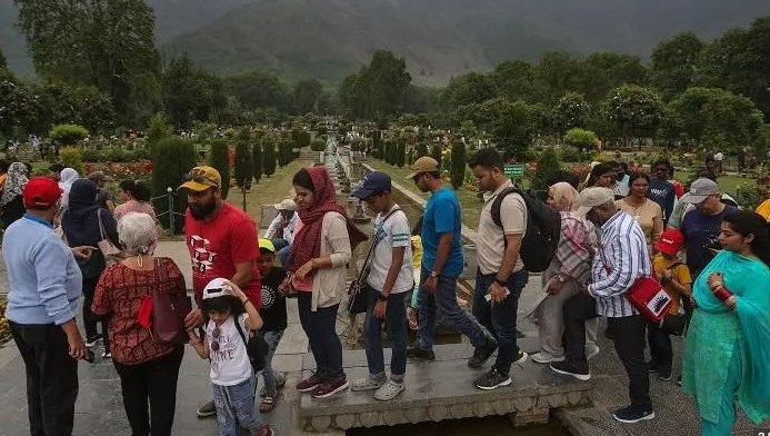 Record number of tourist arrivals testifies change, development happening across J&K