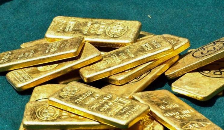 Gold scales all-time high of Rs 1,12,750/10 g on Fed easing bets, global cues