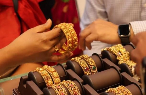 Gold hits record Rs 1.26 lakh/10g; silver crosses Rs 1.62 lakh/kg amid global trade jitters