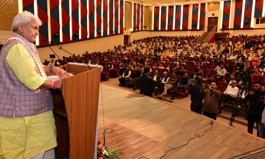 Lt Governor attends Amar Ujala’s ‘Meritorious Students Award’ function in Jammu