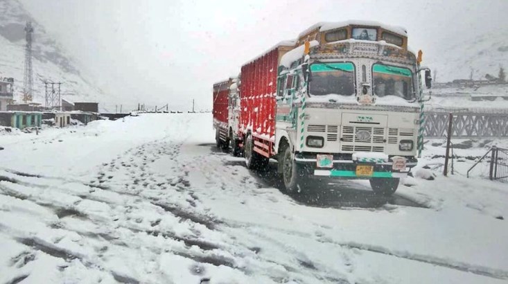 Srinagar-Leh highway closed after fresh snowfall at Zoji La Pass