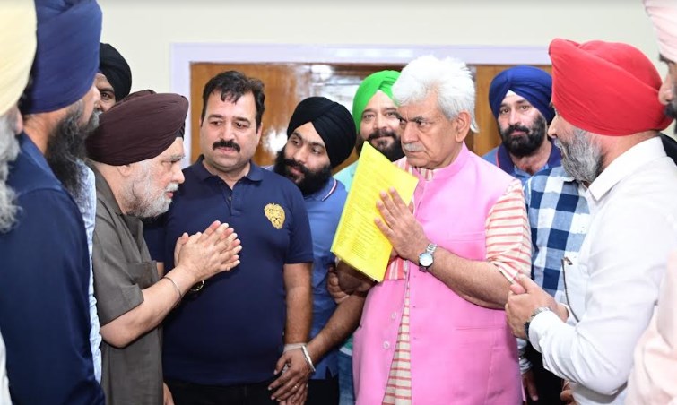 40 member Sikh delegation calls on Lt Governor
