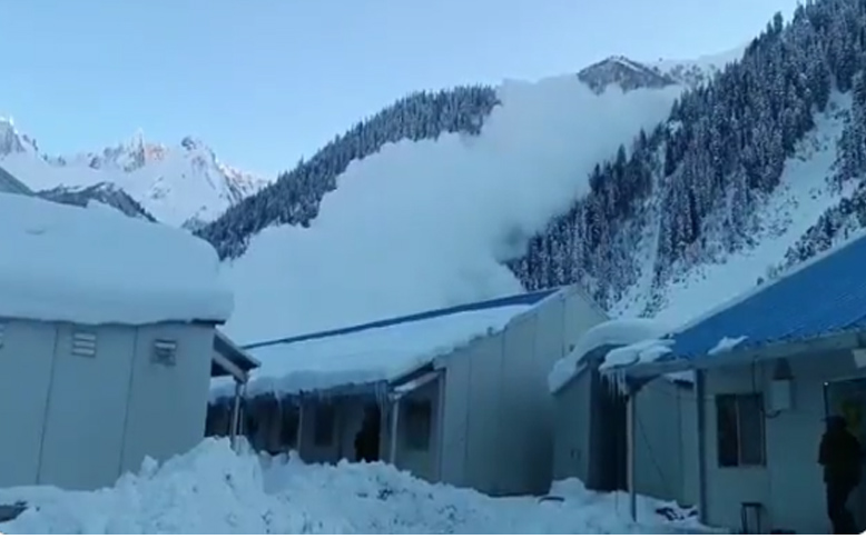 Low-intensity avalanche hits Sarbal in Ganderbal, no casualties reported