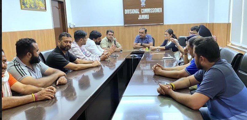 Yuva Rajput Sabha delegation meets Div Com Jammu, discusses commemoration of Birthday of Maharaja Hari Singh