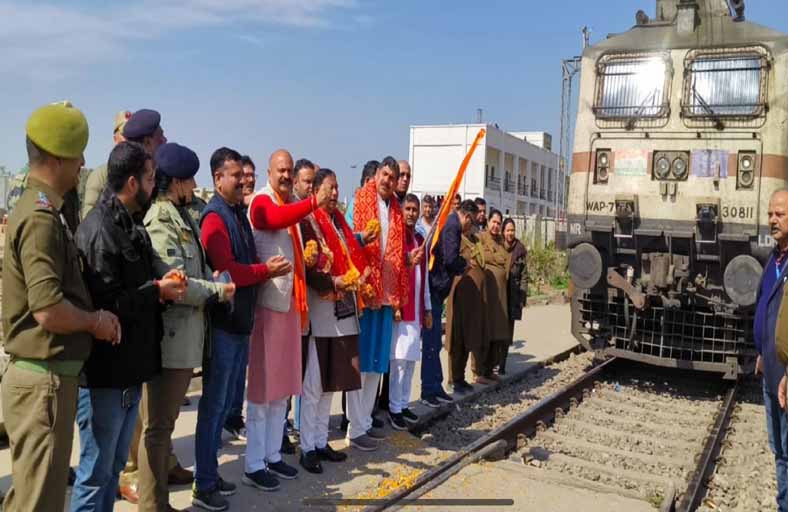Jugal flagged off Train to Ayodhya from Jammu Railway Station