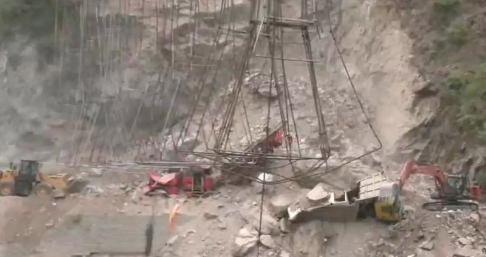 Three Labourers Rescued, 10 Still Trapped as Part of Tunnel in Jammu-Srinagar Highway Collapses; Rescue Ops On