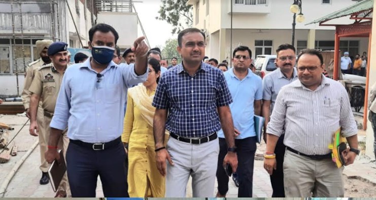 Div Com inspects ongoing works at Yatri Niwas being executed ahead of Shri Amarnath ji Yatra