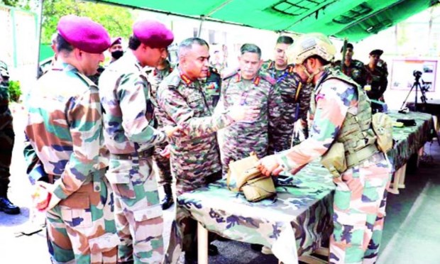 Army Chief visits Northern Command, reviews security