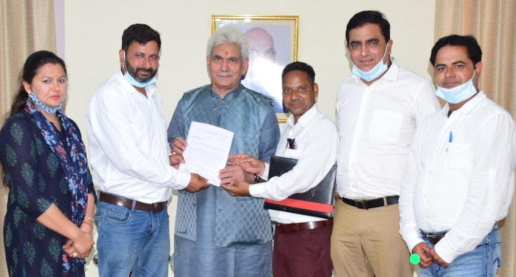 Former Minister, representatives of SC, ST, ALC Jammu based employees working in Kashmir call on Lt Governor