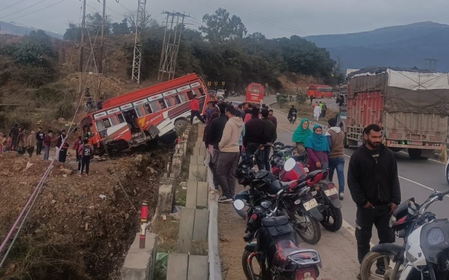 Bus accident on Jammu-Srinagar National Highway ; six persons injured 