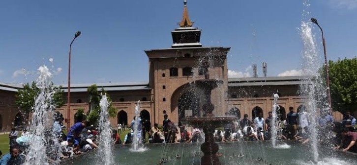 Kashmir: Normal life continues to be hit for 82nd day, Jamia Masjid remains closed