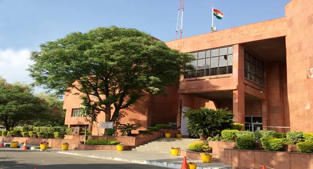 District Court in Jammu closed after 5 Judges among 16 test Positive;38-year old among 8 more die due to Covid-19