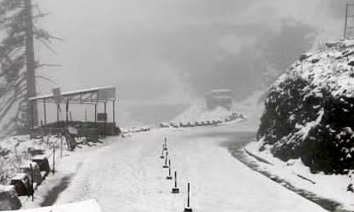 Srinagar-Leh Highway, Mughal Road Closed Amid Snowfall