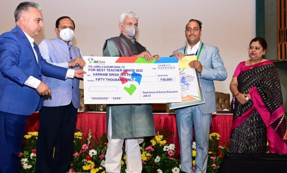 Lt Governor honours finest teachers from across J&K with Union Territory Awards