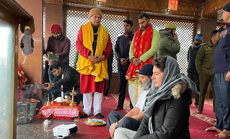 Rahul Gandhi, Priyanka Gandhi Visit Kheer Bhawani Temple, Hazratbal Shrine