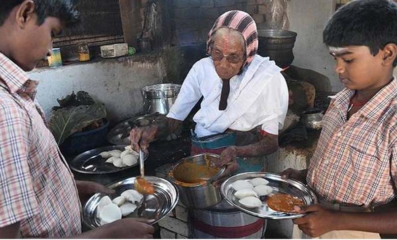 Tamil Nadu woman sells idlis for Re 1 each,  Anand Mahindra wants to invest in her business