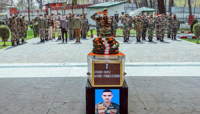 Lt Gen Pandy, other ranks pay tributes to Hav Kumar