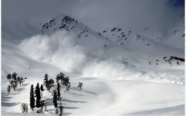 Amid Wet Weather SDMA Issues Avalanche Warning In J&K