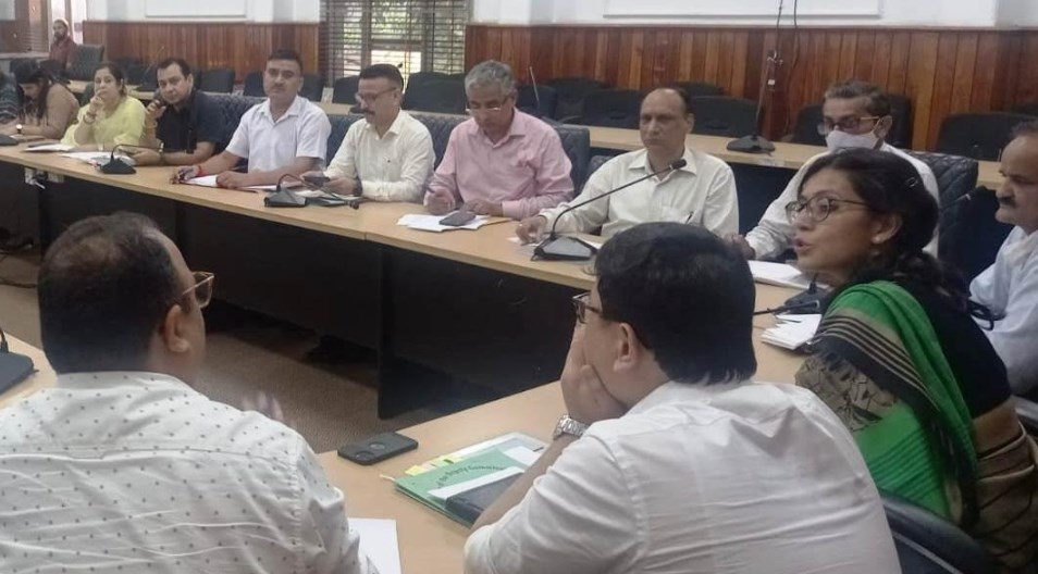 DC Jammu reviews implementation of PM Kisan Scheme; data uploading, writing & digitisation of Jamabandies