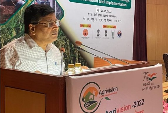 VC SKUAST-Jammu flags off final year Veterinary students for Educational Tour