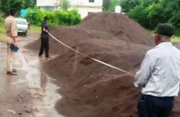 2484 MT illegally excavated sand seized in Billawar area