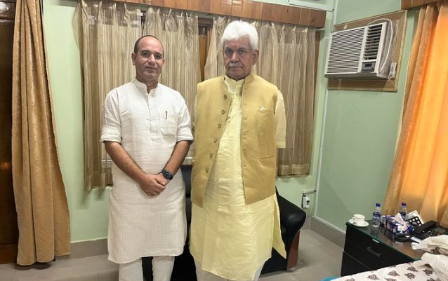 Sunil Sharma meets L-G Manoj Sinha; assures holiday on Maharaja's Birthday