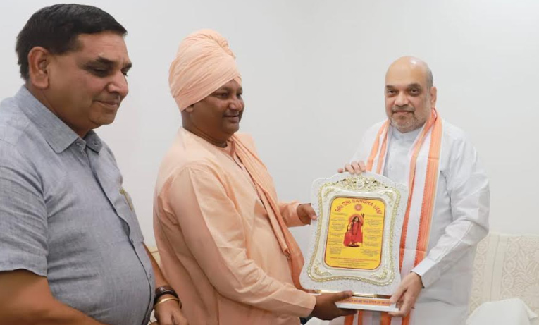 Mayor Chander Mohan Gupta meets Home Minister Amit Shah