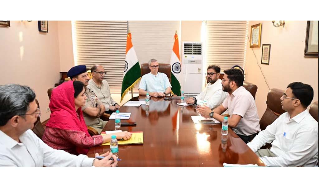 CM reviews relief measures, preparedness with DCs of border districts