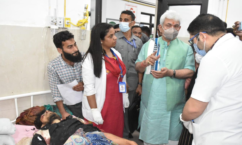 Lt Governor visits DH Poonch to enquire about health of civilians who were injured in a road accident in Sawjian, Poonch