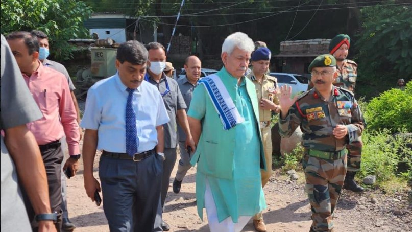 Lt Governor Manoj Sinha reviews security situation along the border during his visit to forward areas of Poonch