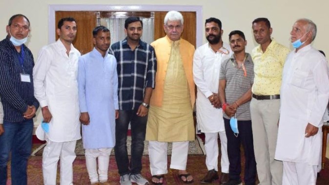 PRI Representatives from Kathua and Udhampur, Shri Baba Amarnath Welfare Society call on Lt Governor