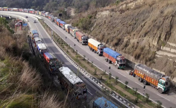 J&K highway reopened for traffic, stranded vehicles, Amarnath pilgrims allowed