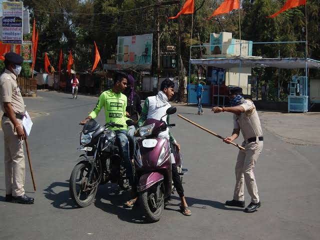 "15,000 Ltrs Milk, 10,000 kg Veg Dumped": E-Tailers Allege Police Attacks