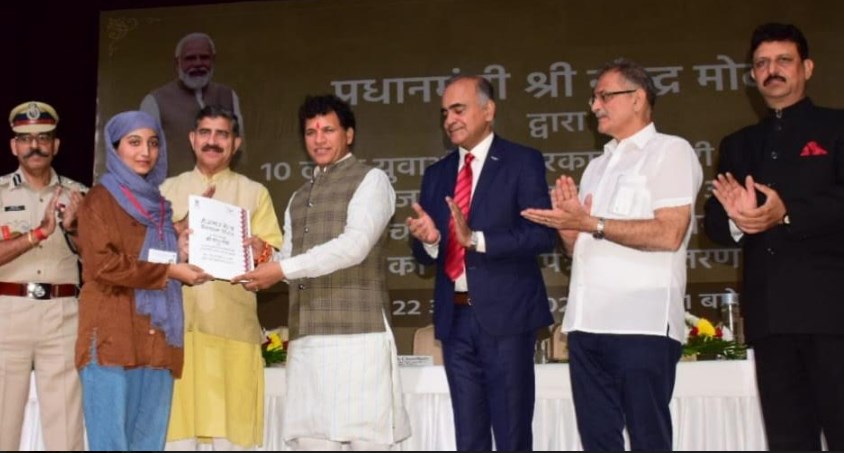 As part of nationwide ‘Rozgar Mela’ Kailash Chaudhary distributes appointment letters to youth at Jammu