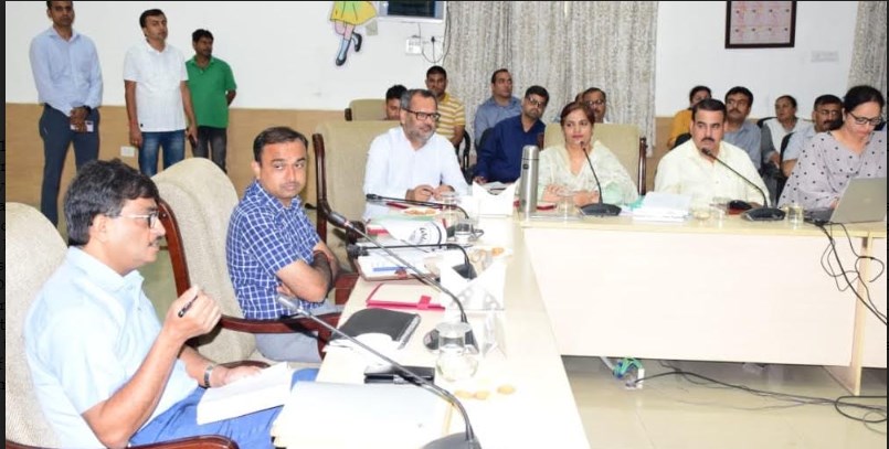 Work as a team and strive to maximize Public services reach: CS to officers