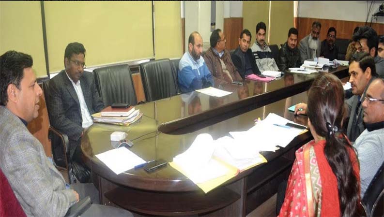 Div Com discusses issues related to West Pakistani Refugees