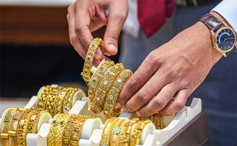 Gold falls Rs 1,000 to Rs 1.48 lakh per 10 gm; silver hits 10-month low