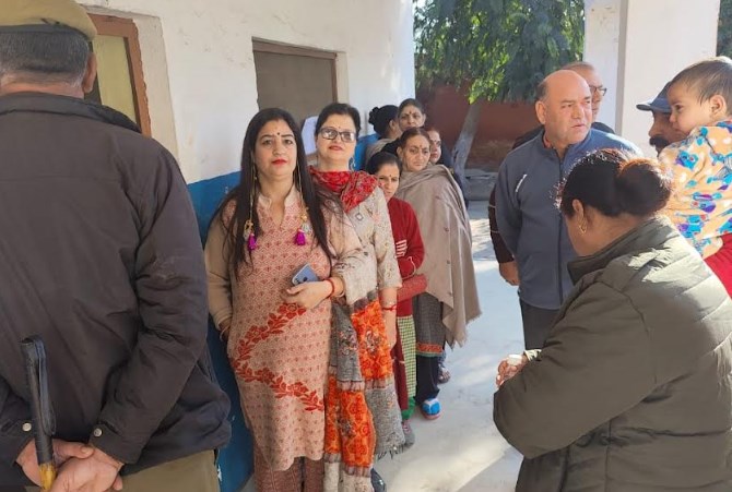 Around 43% voter turnout recorded in re-poll of DDC polls in Hajin, Drugmulla