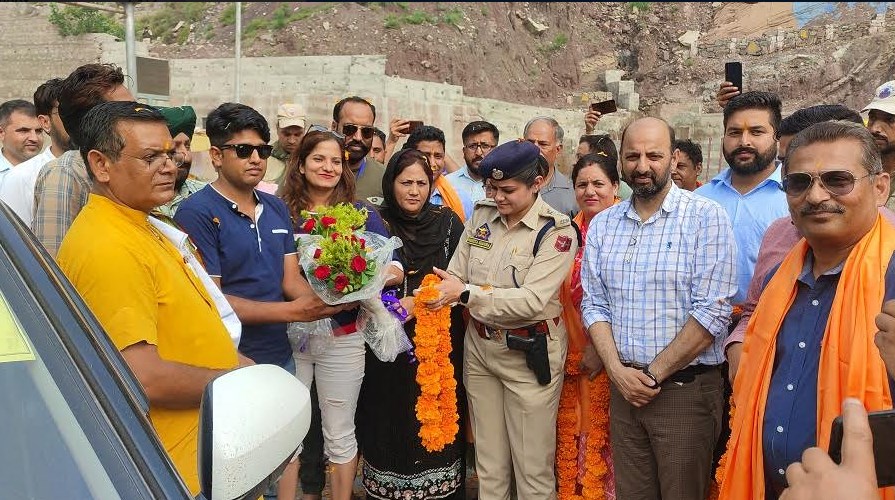 Ramban admin welcomes Shri Amarnath Ji Yatra, 2022 at Nashri