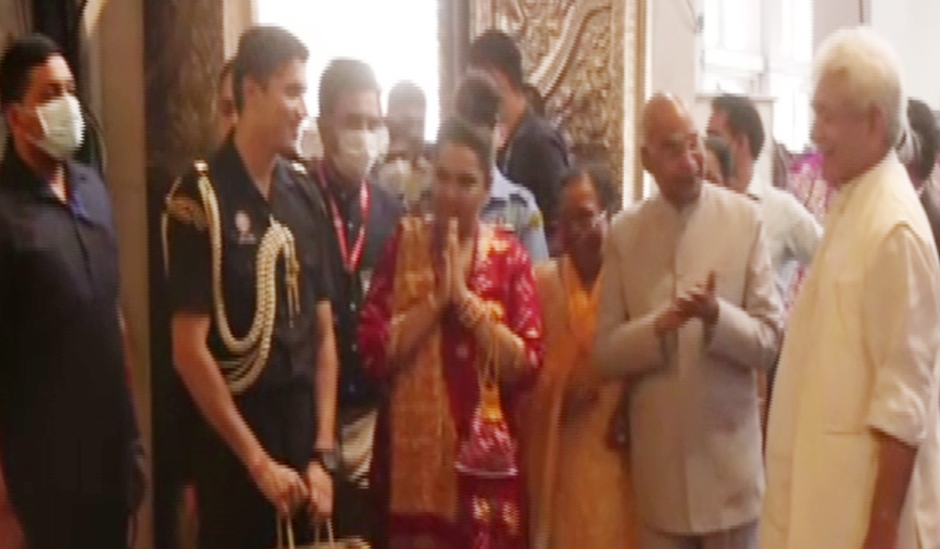 President Kovind pays obeisance at Mata Vaishno Devi shrine