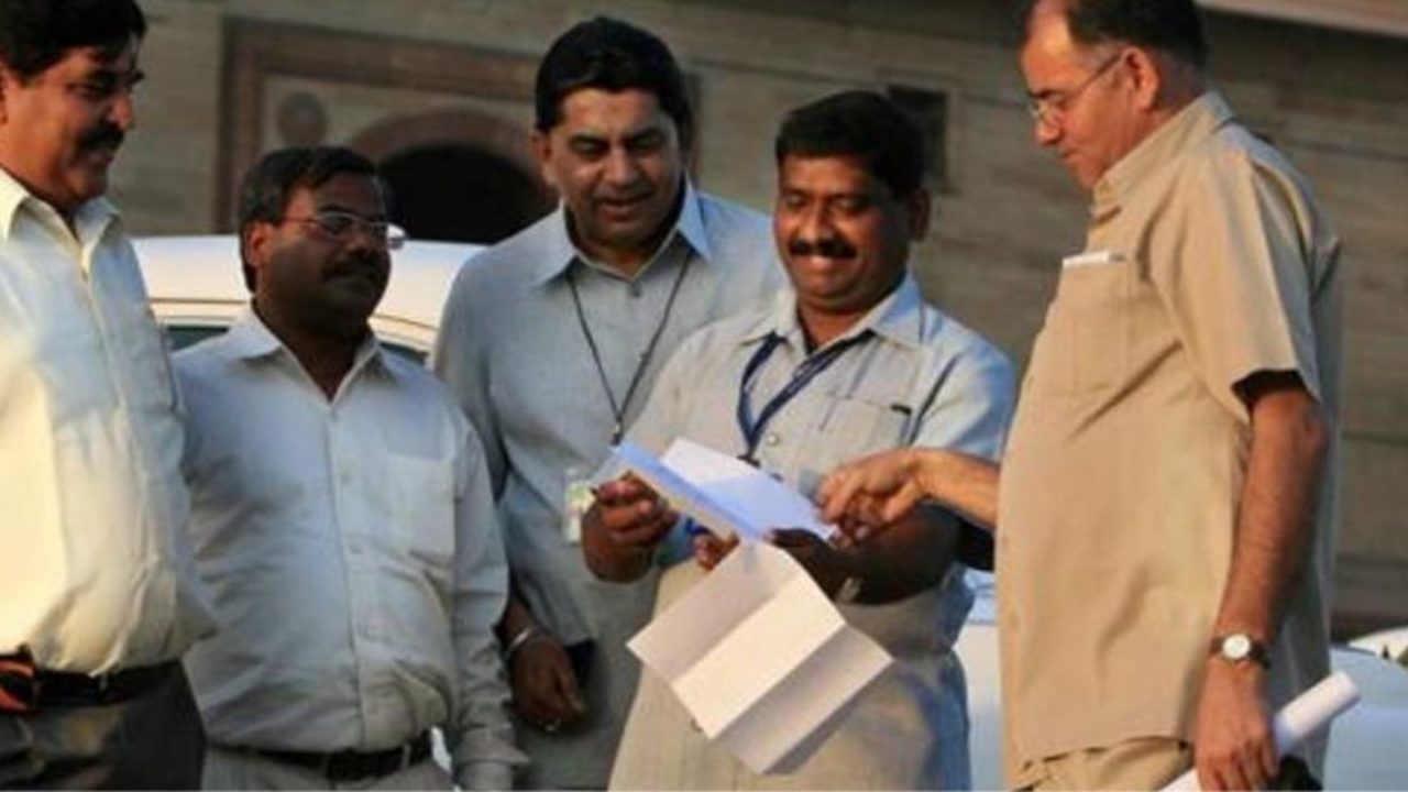 No plans to reduce age of superannuation of Government Employees: DoPT 