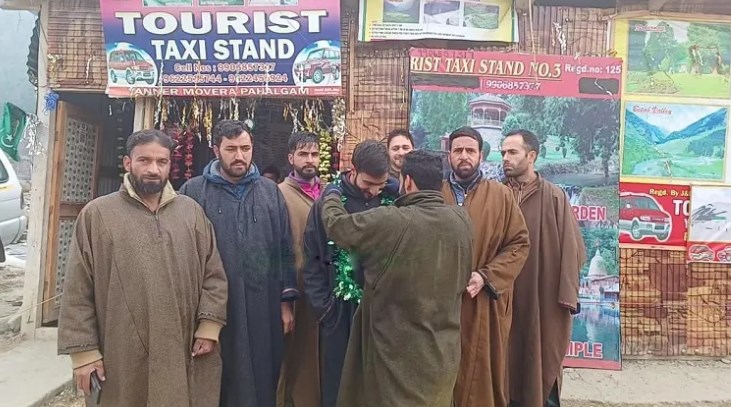 Kashmiri driver returns gold worth Rs 10 lakh to Hyderabad tourist in Pahalgam