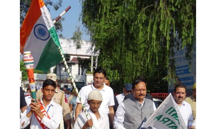 Advisor Bhatnagar flags off Shanti Yatra from Teachers Bhawan Jammu