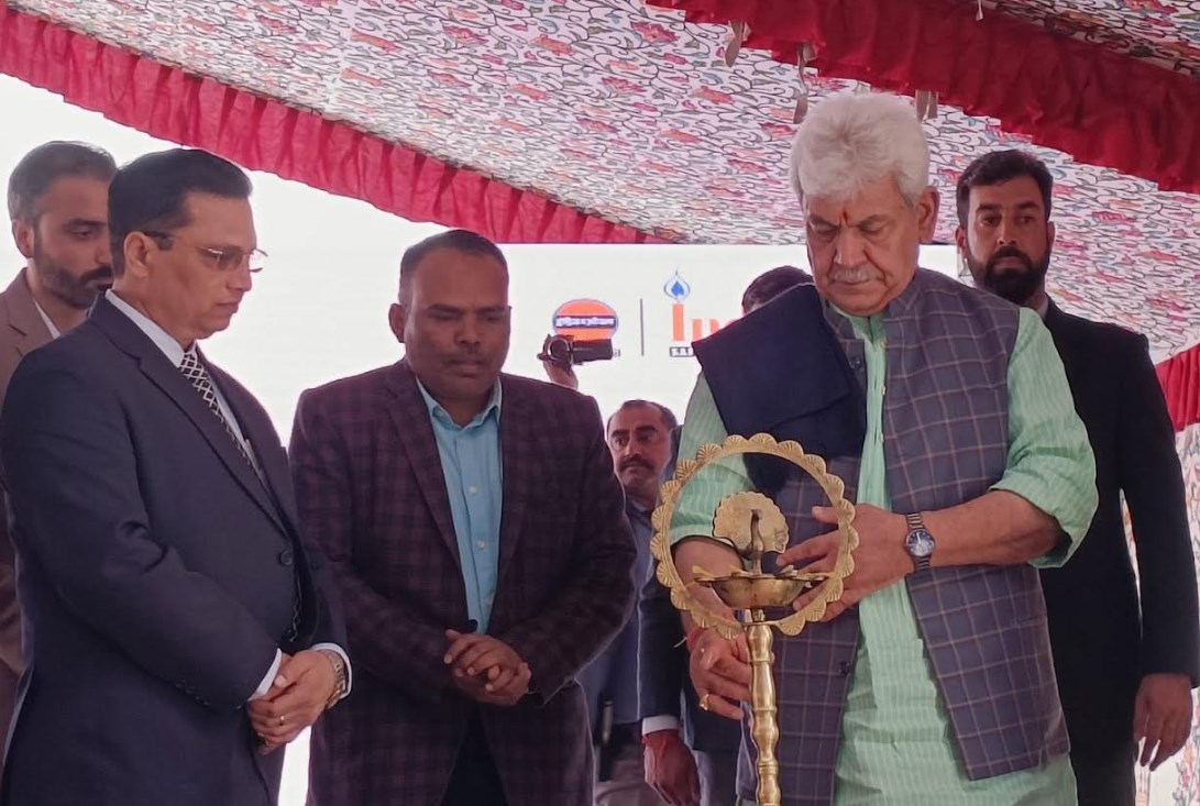 Lt Governor inaugurates IOCL’s LPG bottling plant at Anantnag