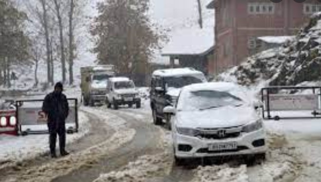 Mughal road cleared of snow, stranded passengers rescued