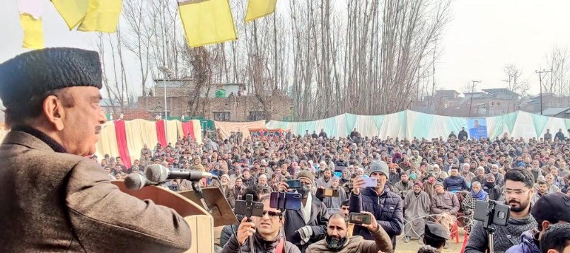 Double, triple shift works will start again if DAP comes to power: Ghulam Nabi Azad