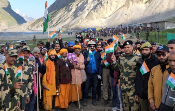 Indian Flags hoisted at 12,000+ ft in Panchtarni