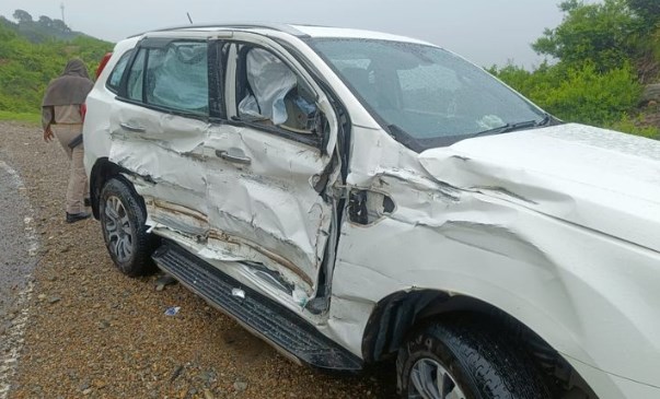 Close shave for former minister in accident at Akhnoor