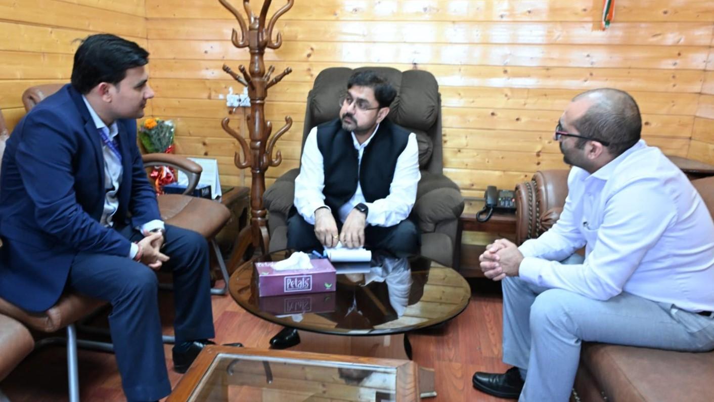Satish Sharma reviews LPG supply position across J&K with Oil companies